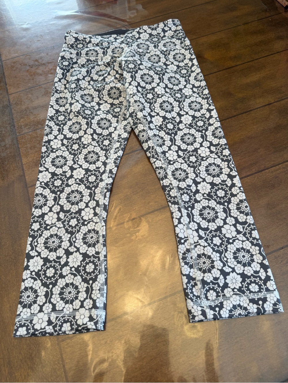 Lululemon Black & White Floral Stretch Crops